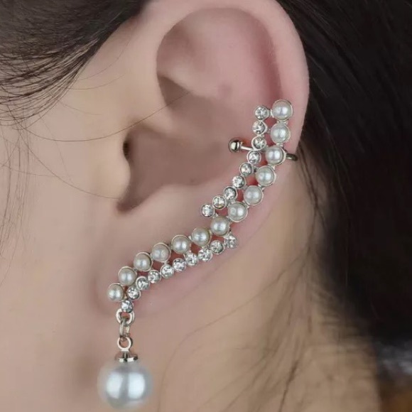 👠👠👠Chic  Pearl Earring Cuff 👠👠👠 - Picture 1 of 3