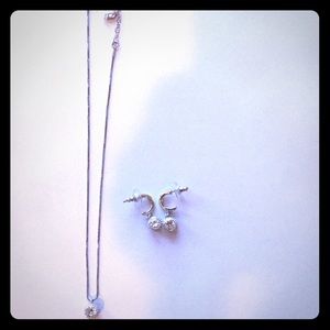 Beautiful Swarovski necklace and earrings set