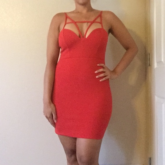 Dresses & Skirts - 🚫SOLD🚫NWOT Sexy Red Strappy Dress