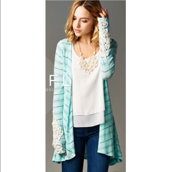 💛 Crochet Sleeve Cardigan 💛 - Picture 3 of 4