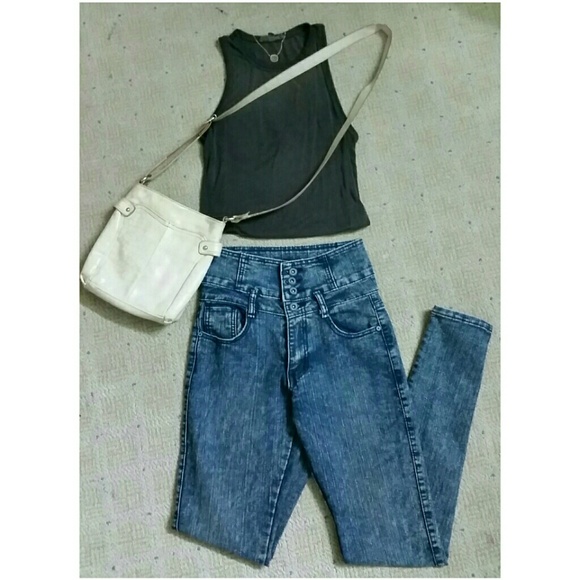 High Waisted Jeans!