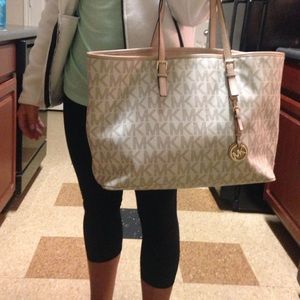 White and Beige Michael Kors Purse 100% authentic