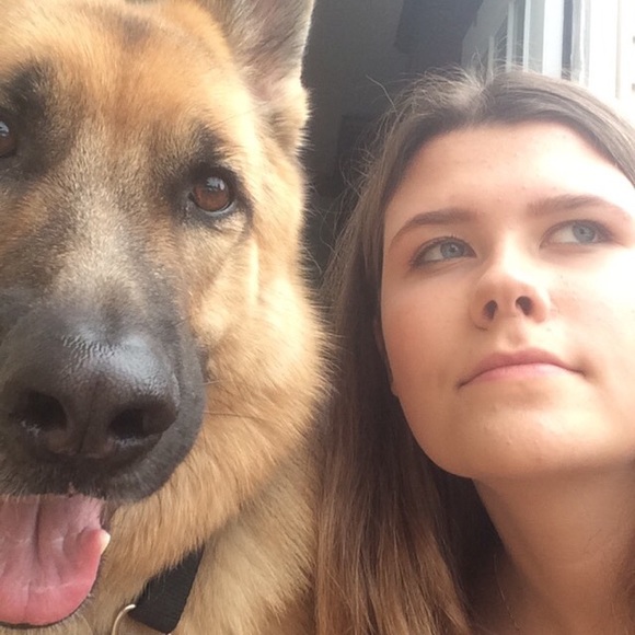 Meet your Posher, Hailey - Picture 3 of 4