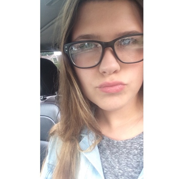 Meet your Posher, Hailey - Picture 4 of 4