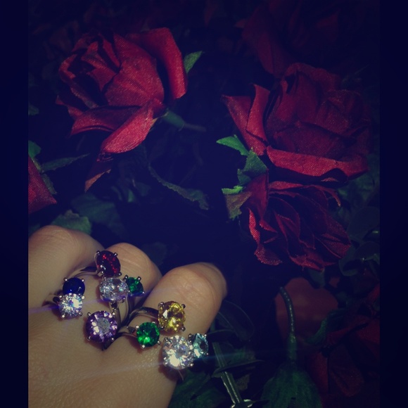 Set of 5 Glamorous Rings - Picture 1 of 3