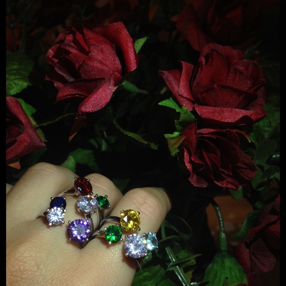 Set of 5 Glamorous Rings - Picture 3 of 3