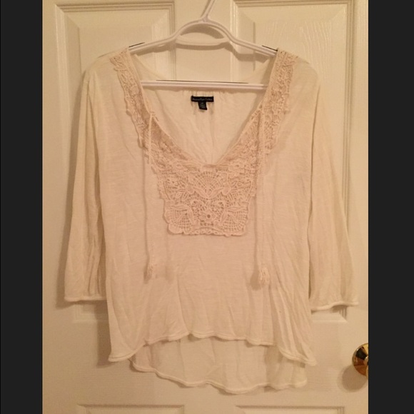Mid-Length Sleeve White Top w/ Tassels - Picture 1 of 2