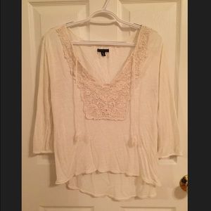 Mid-Length Sleeve White Top w/ Tassels