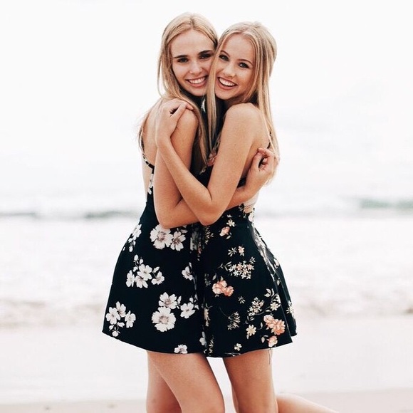 💌 SOLD 💌 Black Floral Kirsten Dress - Picture 1 of 4