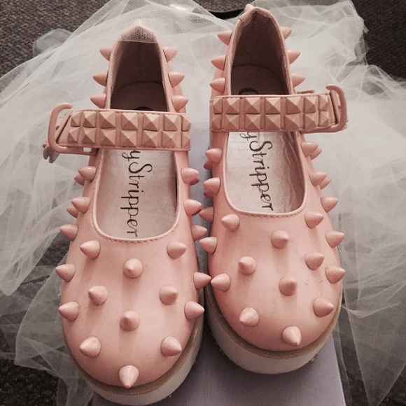 Pink rivet shoes - Picture 1 of 2