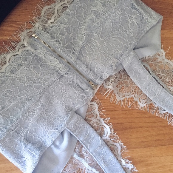 • SOLD • TOPSHOP lace crop top - Picture 3 of 3