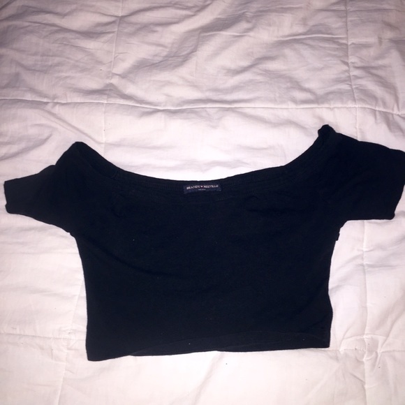 OFF THE SHOULDER TOP FROM BRANDY MELVILLE