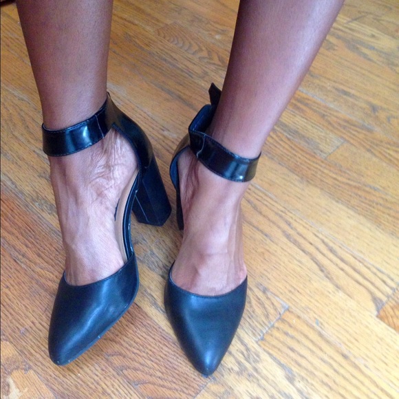 Sexy black ankle strap chunky heels!!