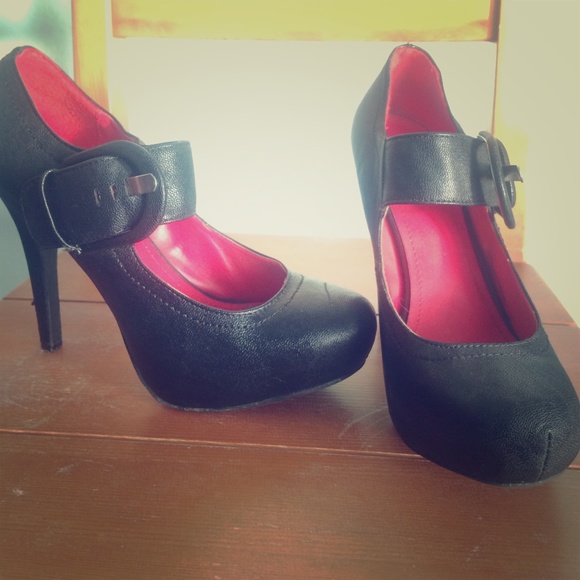 Black closed toed heels