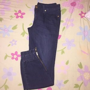 Denim skinny jeans with zippers on the lower sides