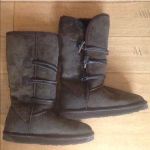 Chocolate Emu boots in great condition!