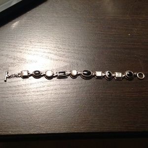 7in mother of Pearl and Onyx Bracelet