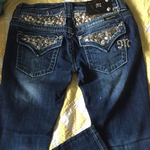 Miss Me slim fit, boot cut.