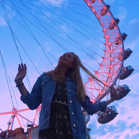 Meet your Posher, Nicole - Picture 1 of 1