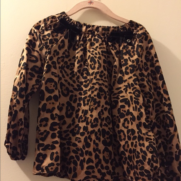 Animal print Gucci blouse. Zipper on back