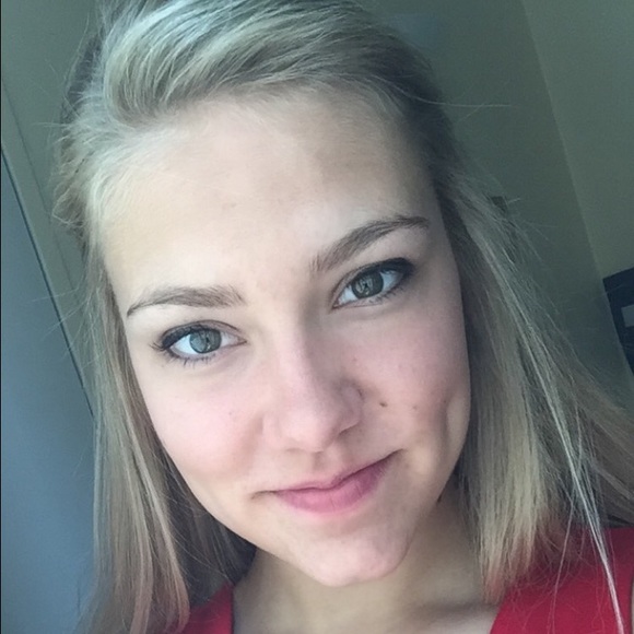 Meet your Posher, Hayley