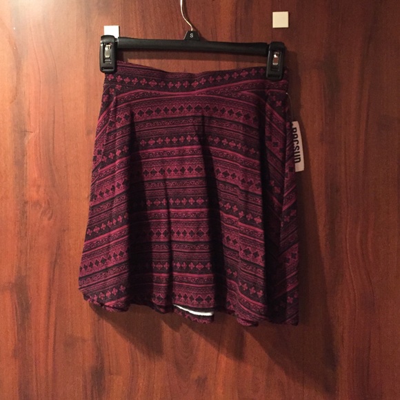 Red and Black pattern Pacsun skirt