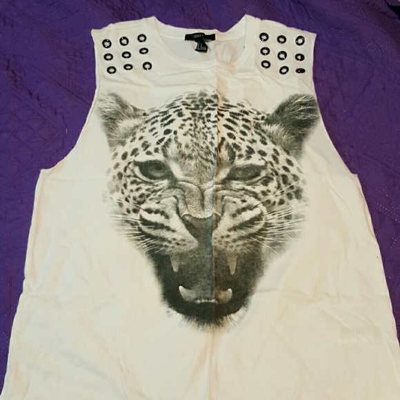 Tank with a cute big cheetah in the middle - Picture 1 of 3