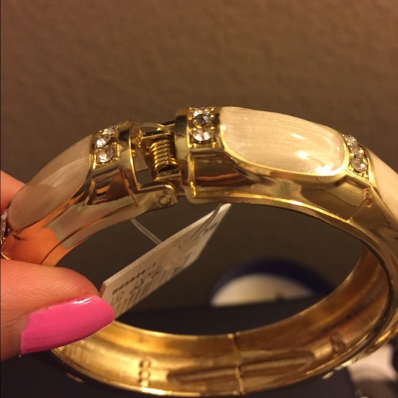 Pretty bangle - Picture 2 of 2