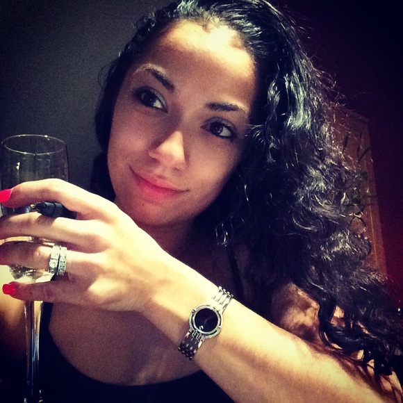 Meet your Posher, Jasmin - Picture 2 of 2