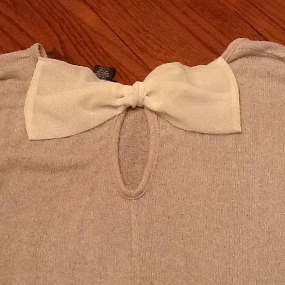Bow back top - Picture 2 of 2