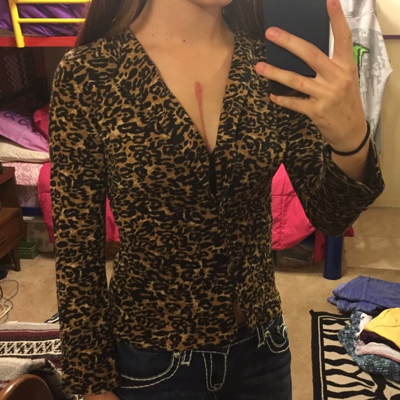 BUTTON UP RUE 21 CHEETAH PRINT SUIT JACKET