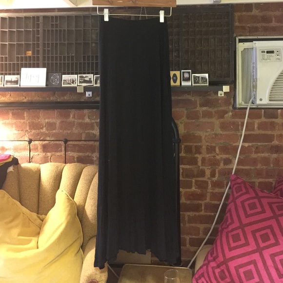 local boutique high waisted black maxi skirt (s)