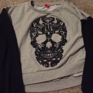 Skull sweater shirt