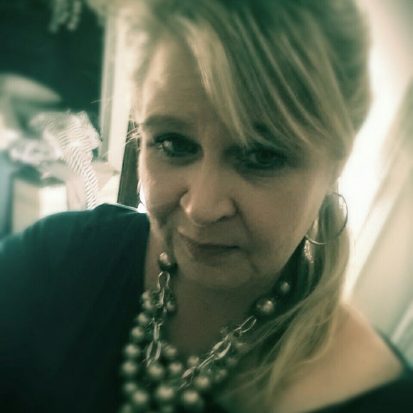 Meet your Posher, Tonya - Picture 1 of 1