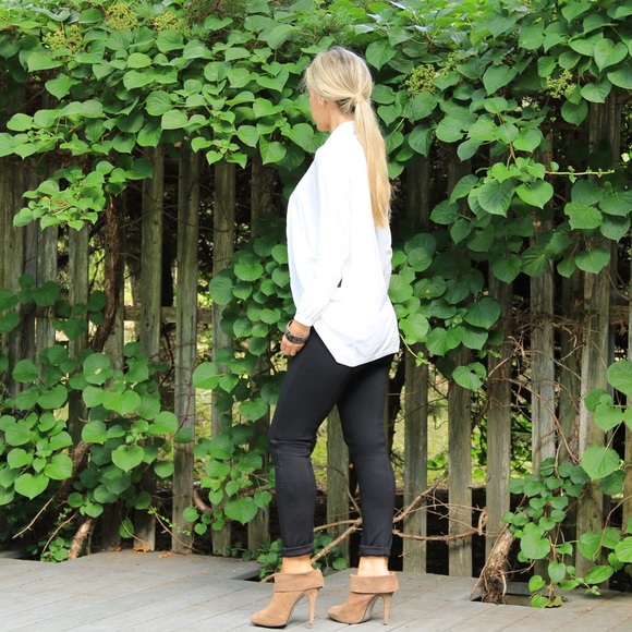 SOLD Off White Open Sweater - Picture 4 of 4