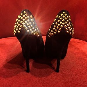 Black Stud Heels 🔸🔶🔸🔶🔸