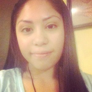 Meet your Posher, Dania