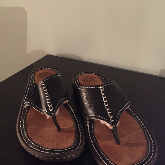 Sold!!!! Ugg Thong Black Leather Sandal - Size 10