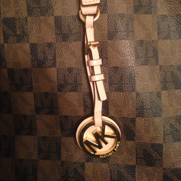 AUTHENTIC MK TOTE NEW CONDITION - Picture 2 of 3