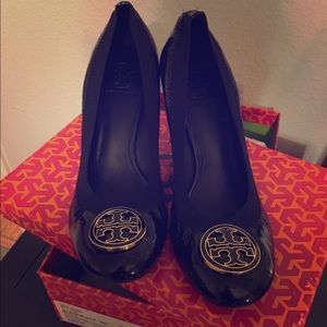 🎉 SALE 🎉Tory Burch Satin Kitten Heels (meow!)