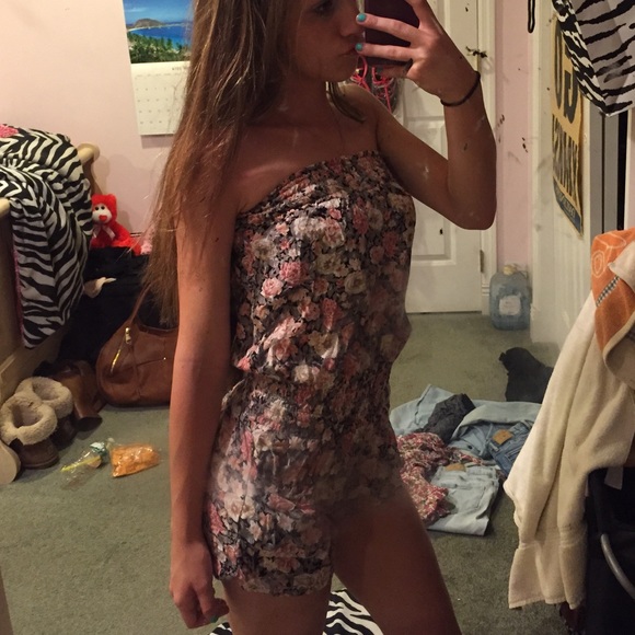 delia's gray flowery romper - Picture 2 of 4