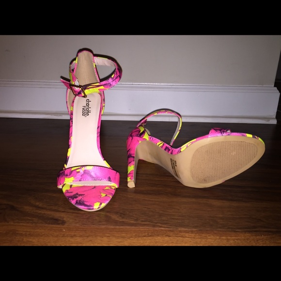 ✨SOLD✨Single Sole Ankle Strap Heels! - Picture 2 of 4