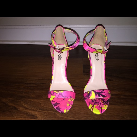 ✨SOLD✨Single Sole Ankle Strap Heels! - Picture 4 of 4