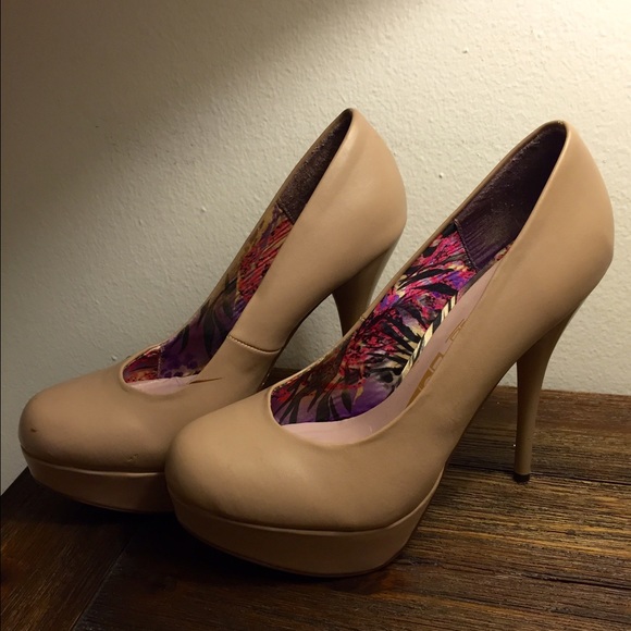 Nude Platform round toe Pumps - Picture 2 of 4