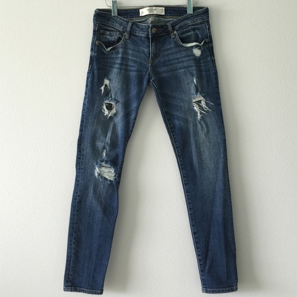 ⚡️FLASH⚡️ Abercrombie & Fitch Distressed  Jeans
