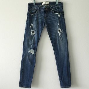 ⚡️FLASH⚡️ Abercrombie & Fitch Distressed  Jeans