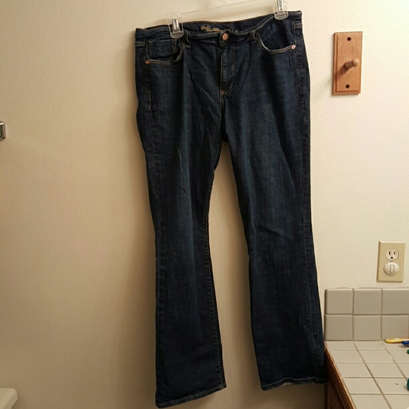 Sweetheart cut five pocket jeans