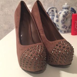 Brown pumps with studded toe details!