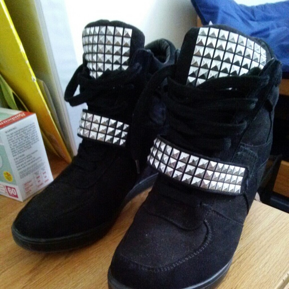 SM NEW YORK WEDGES SNEAKER BLACK W/ STUDS