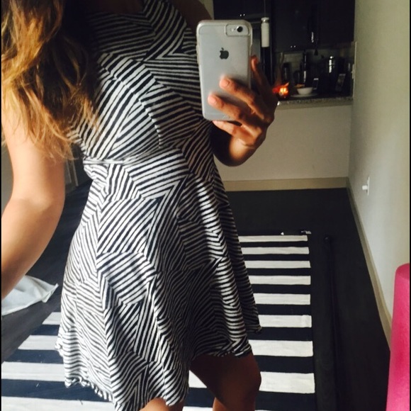 Dress - Picture 3 of 4